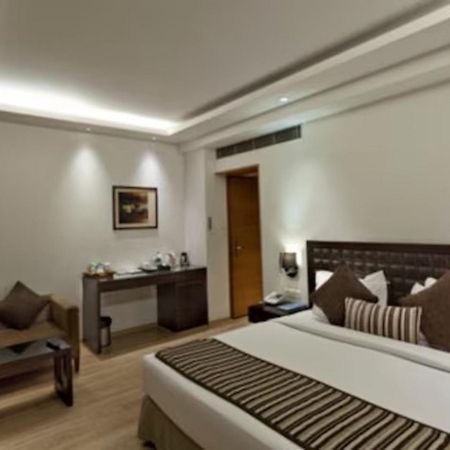 Hotel Saket 27 New Delhi Extérieur photo