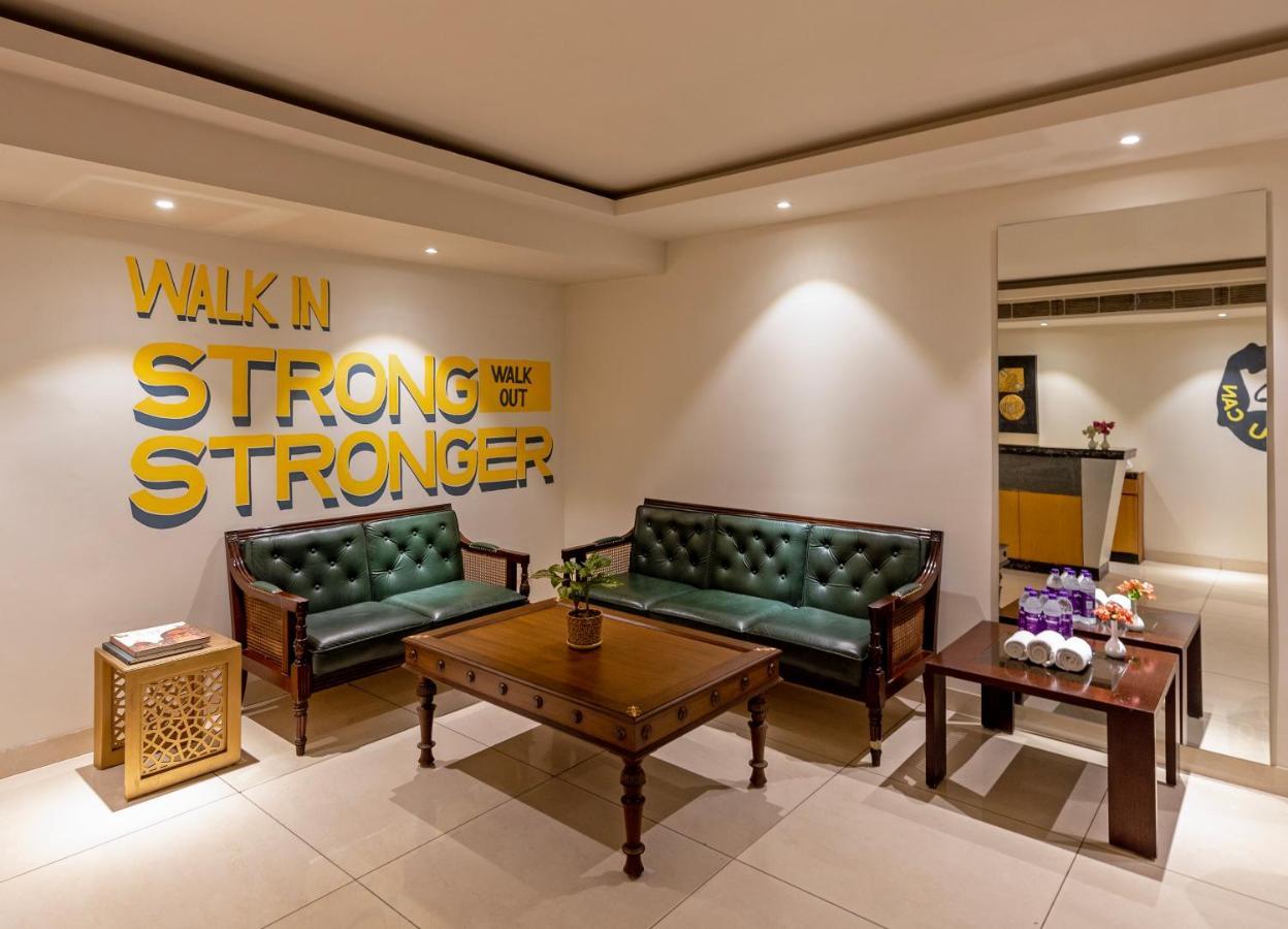 Hotel Saket 27 New Delhi Extérieur photo