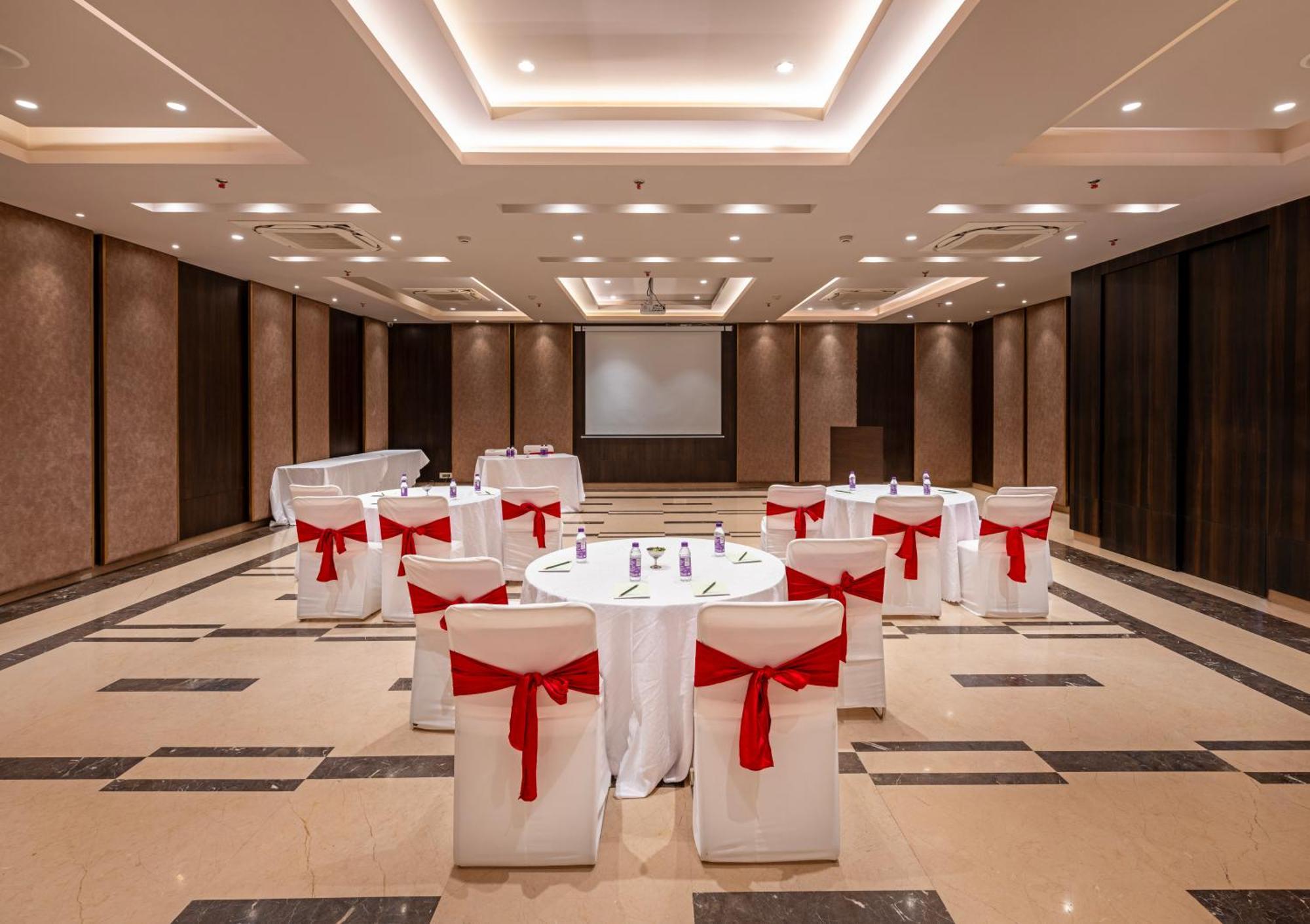 Hotel Saket 27 New Delhi Extérieur photo