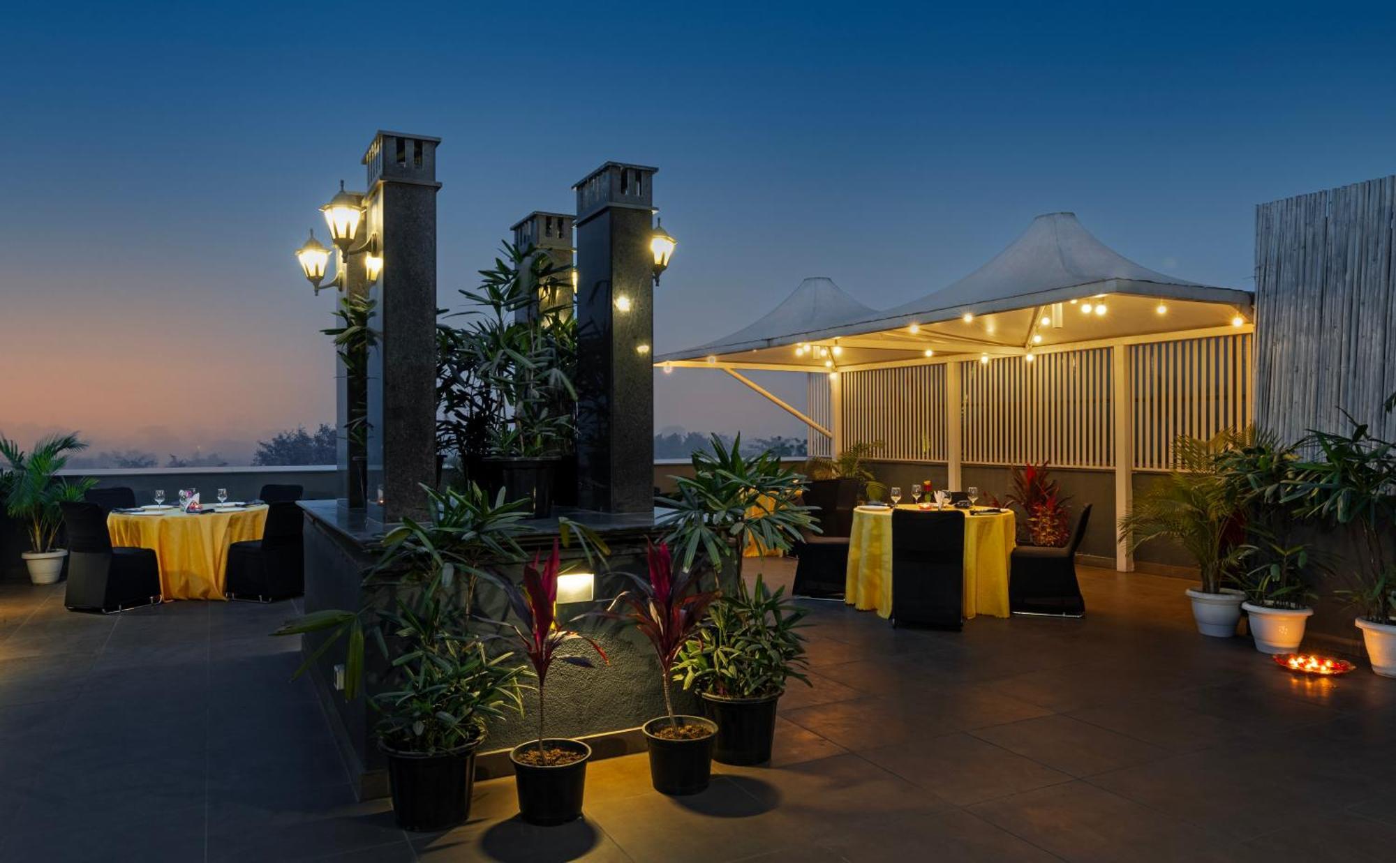 Hotel Saket 27 New Delhi Extérieur photo