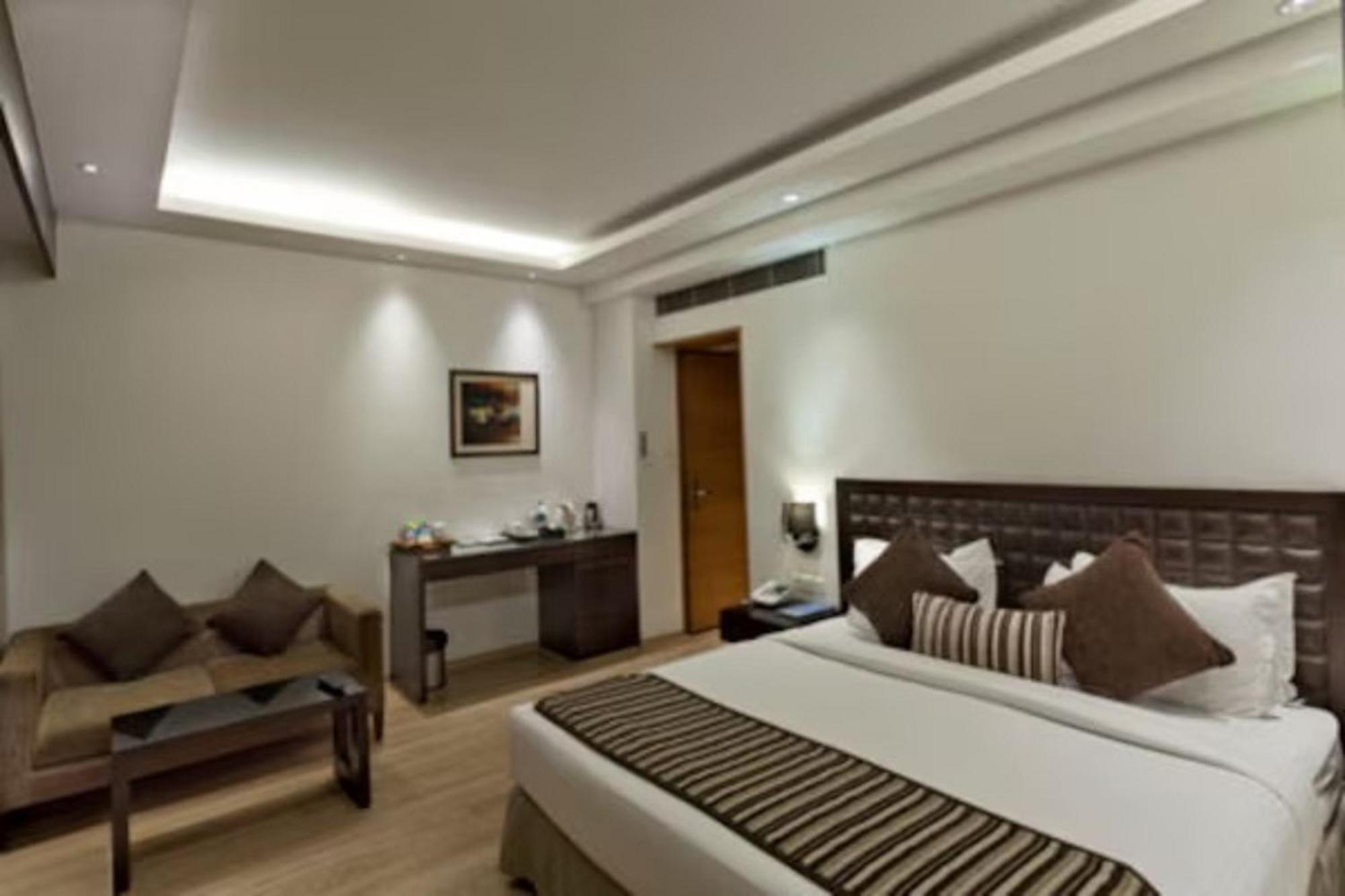 Hotel Saket 27 New Delhi Extérieur photo