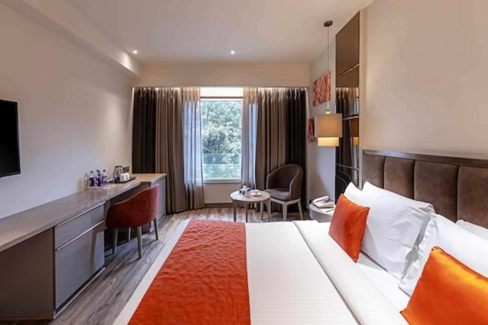 Hotel Saket 27 New Delhi Extérieur photo